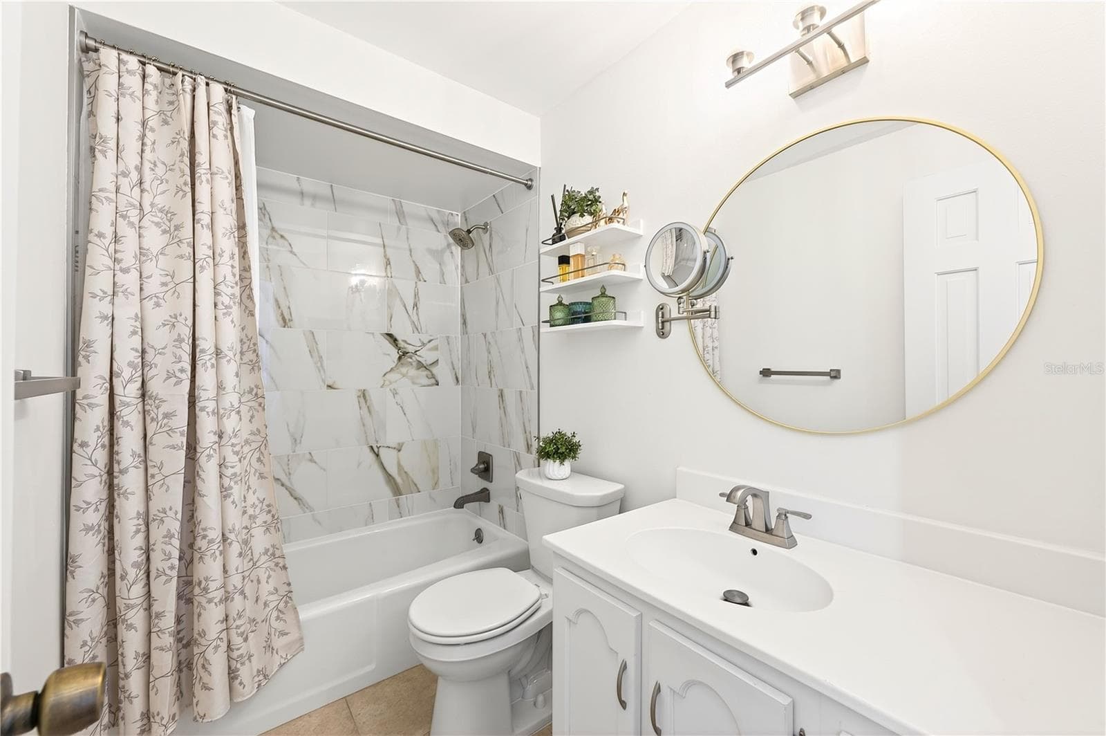 Hall Bath - 2nd floor - 2218 MCMAHON CT #1038, ORLANDO