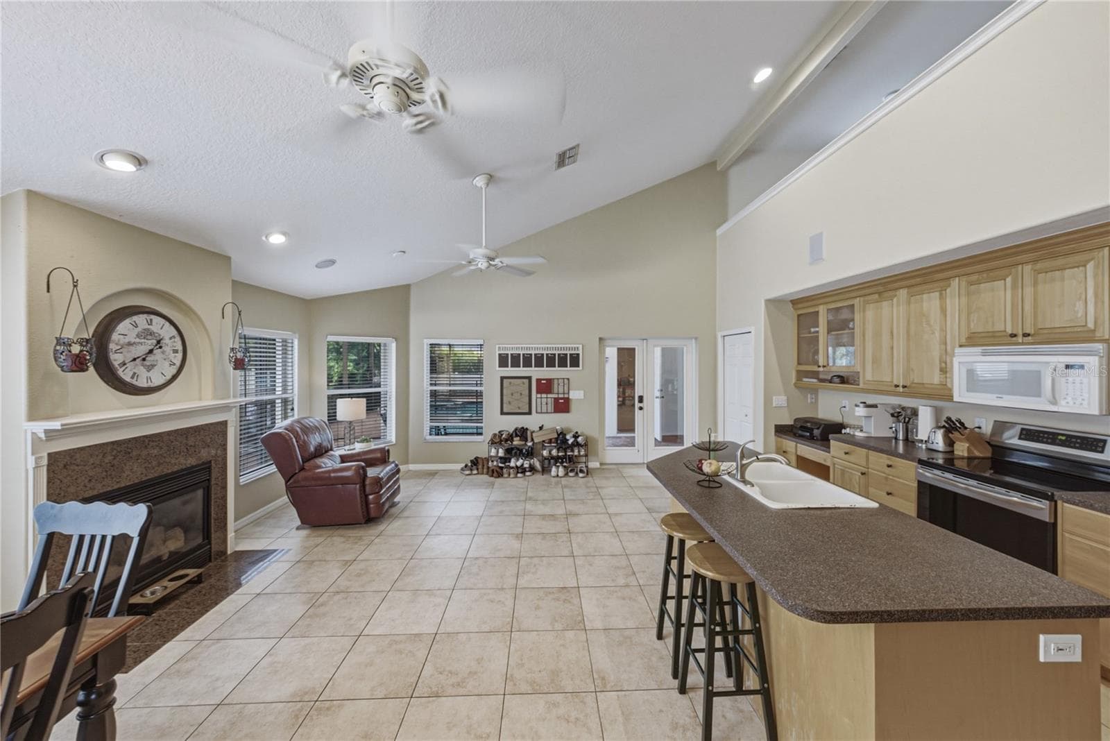 Family, kitchen and dining room combo - 2024 LARKSPUR CT, TRINITY