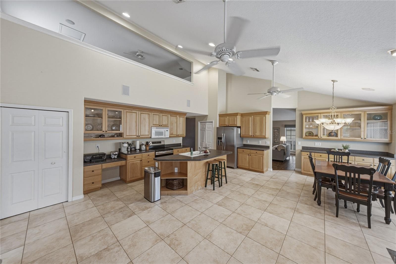 Family, kitchen and dining room combo - 2024 LARKSPUR CT, TRINITY