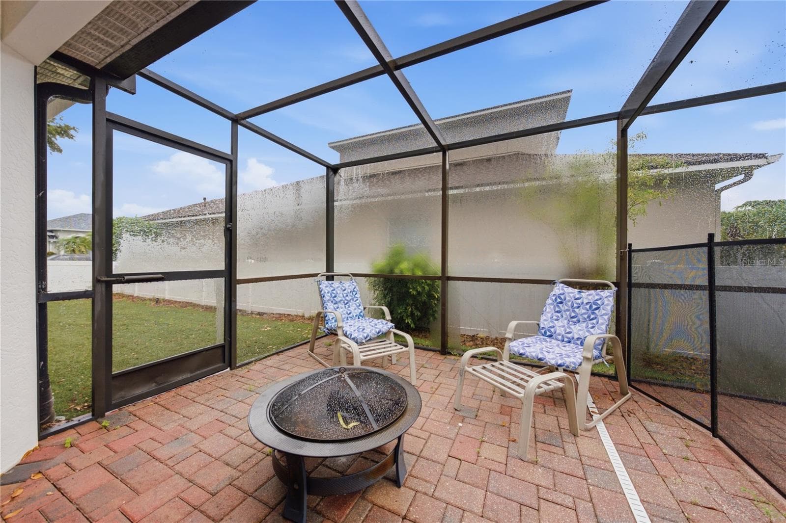 Screened and pavered sitting area - 2024 LARKSPUR CT, TRINITY