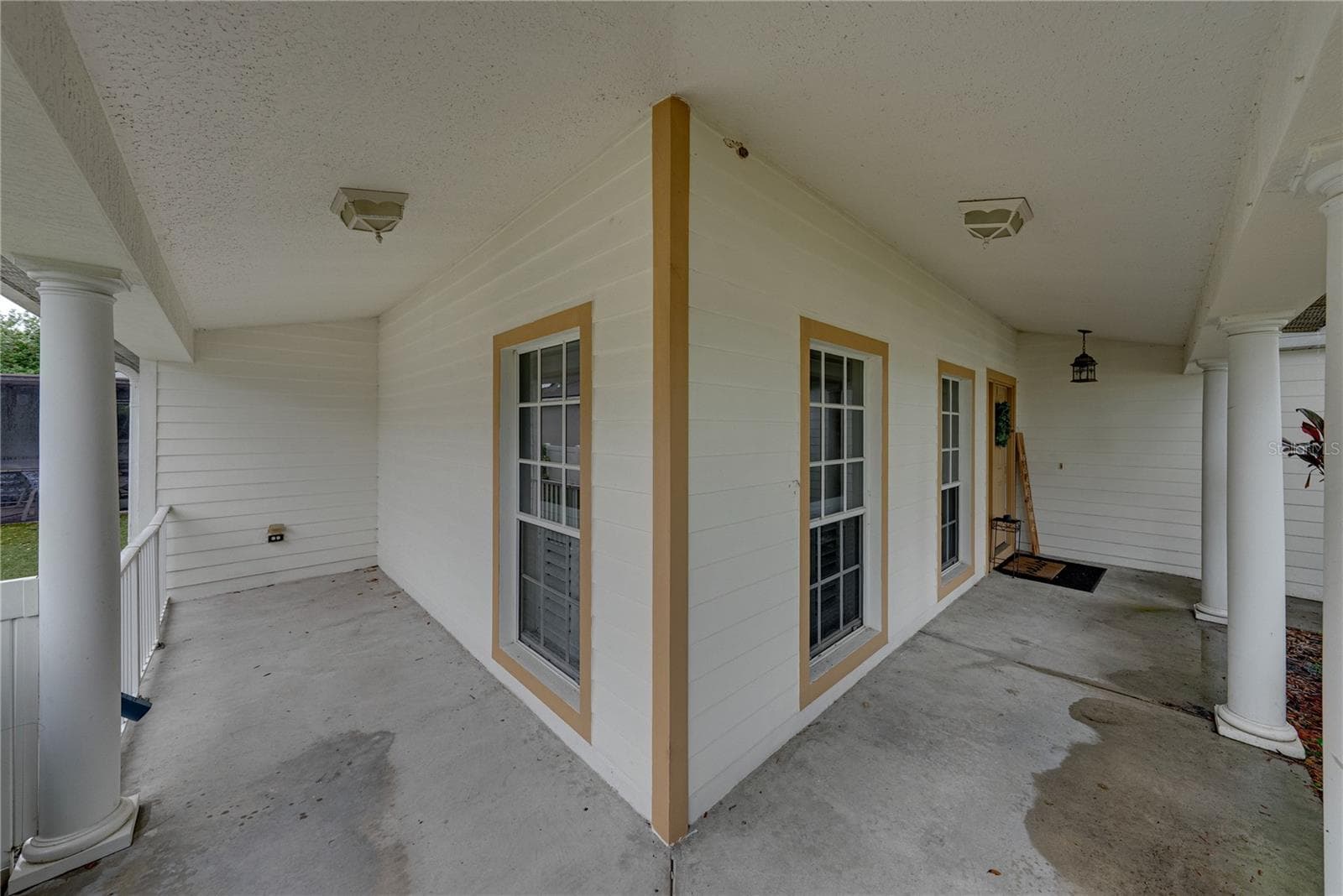 Front open porch - 2024 LARKSPUR CT, TRINITY