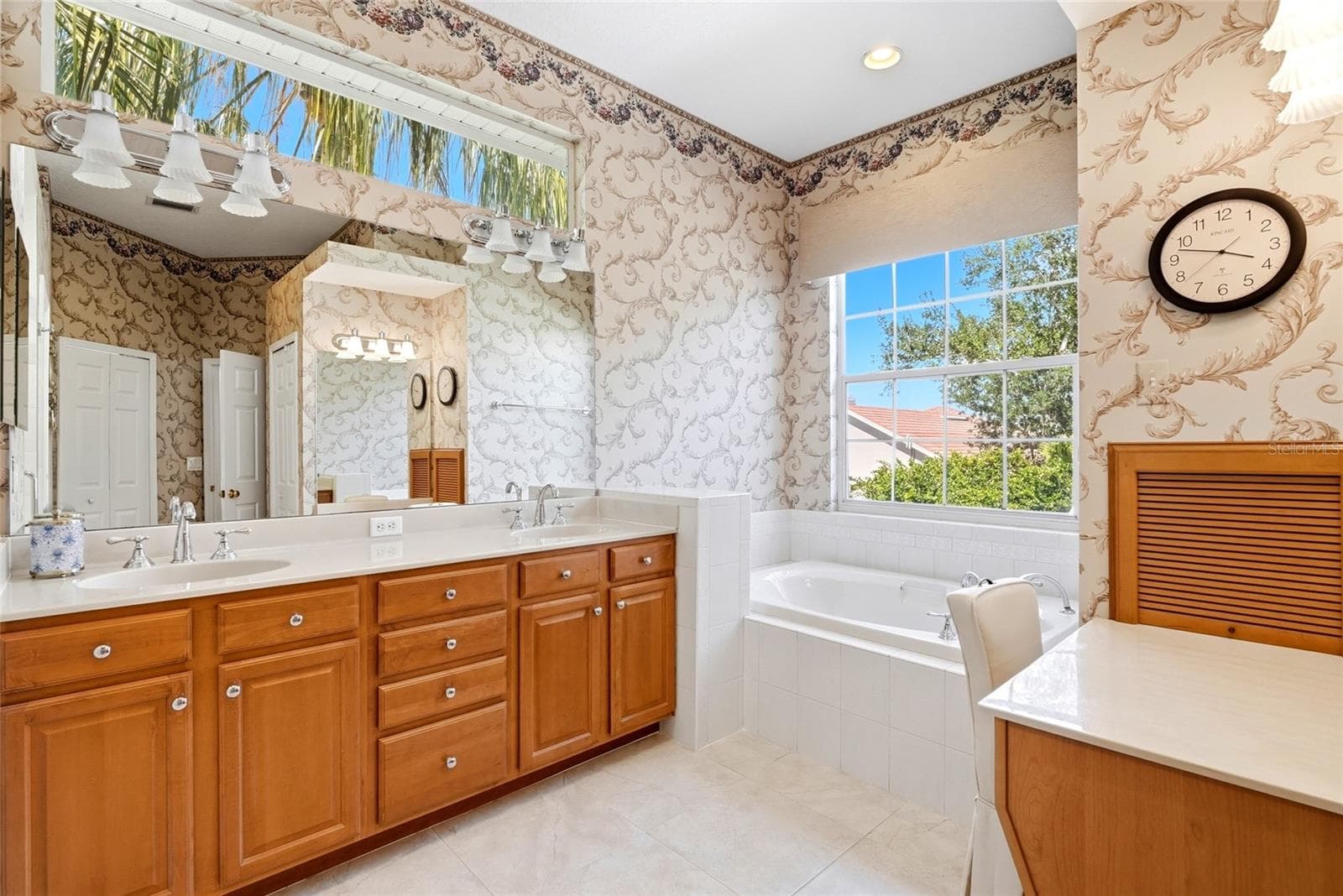 Single Family Residence at 1246 DARLINGTON OAK CIR NE, ST PETERSBURG, photo 29 of 79