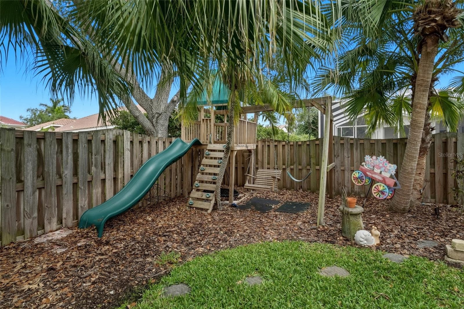 Single Family Residence at 1246 DARLINGTON OAK CIR NE, ST PETERSBURG, photo 67 of 79
