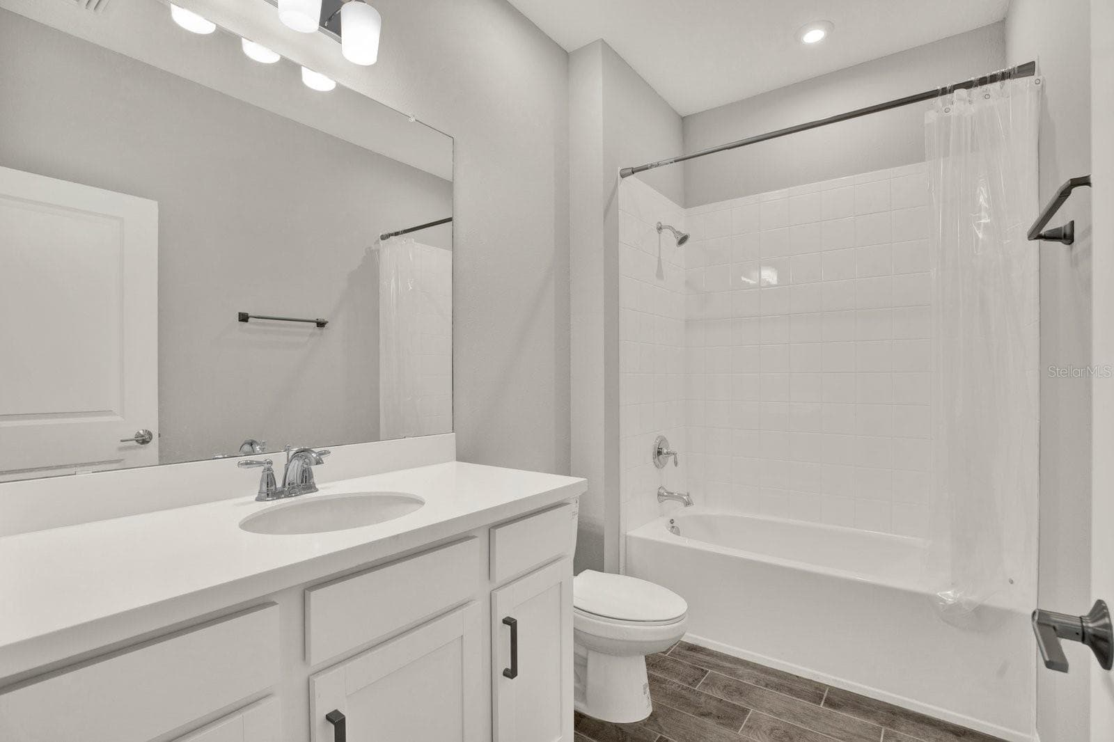 Hall Bathroom - 13729 RANGELAND BLVD, ODESSA