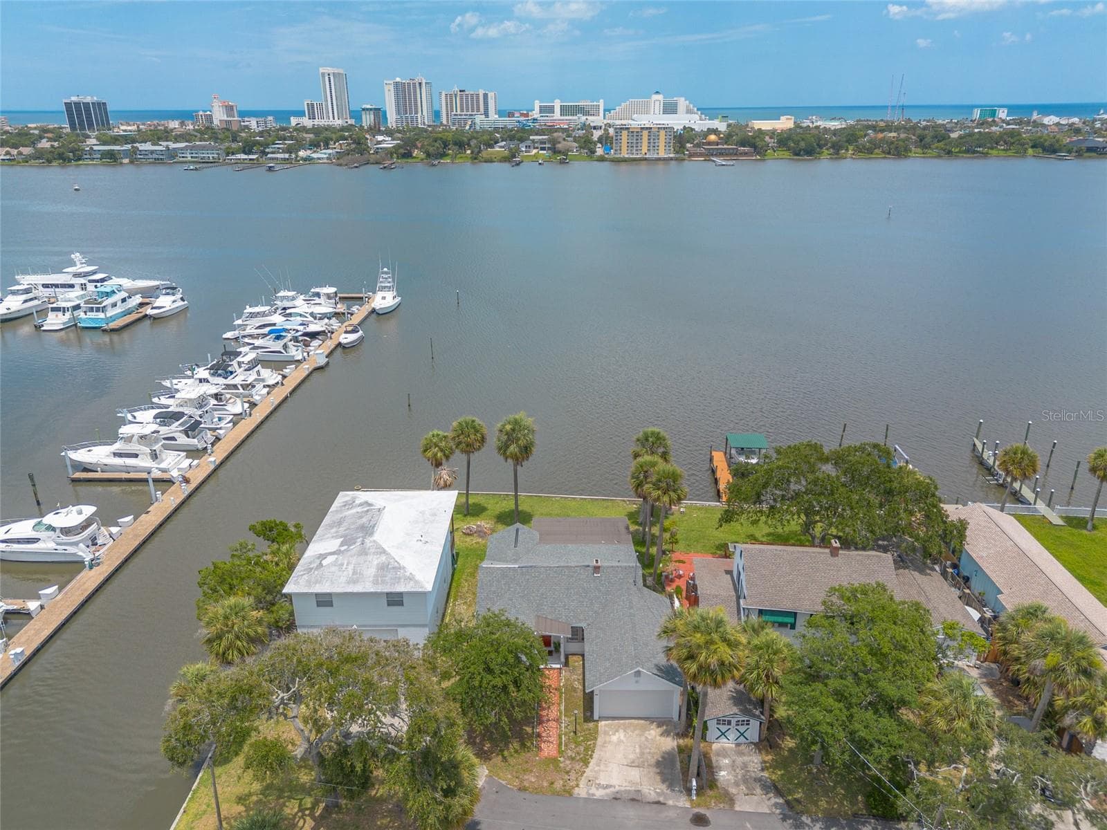 255 LEXINGTON DR