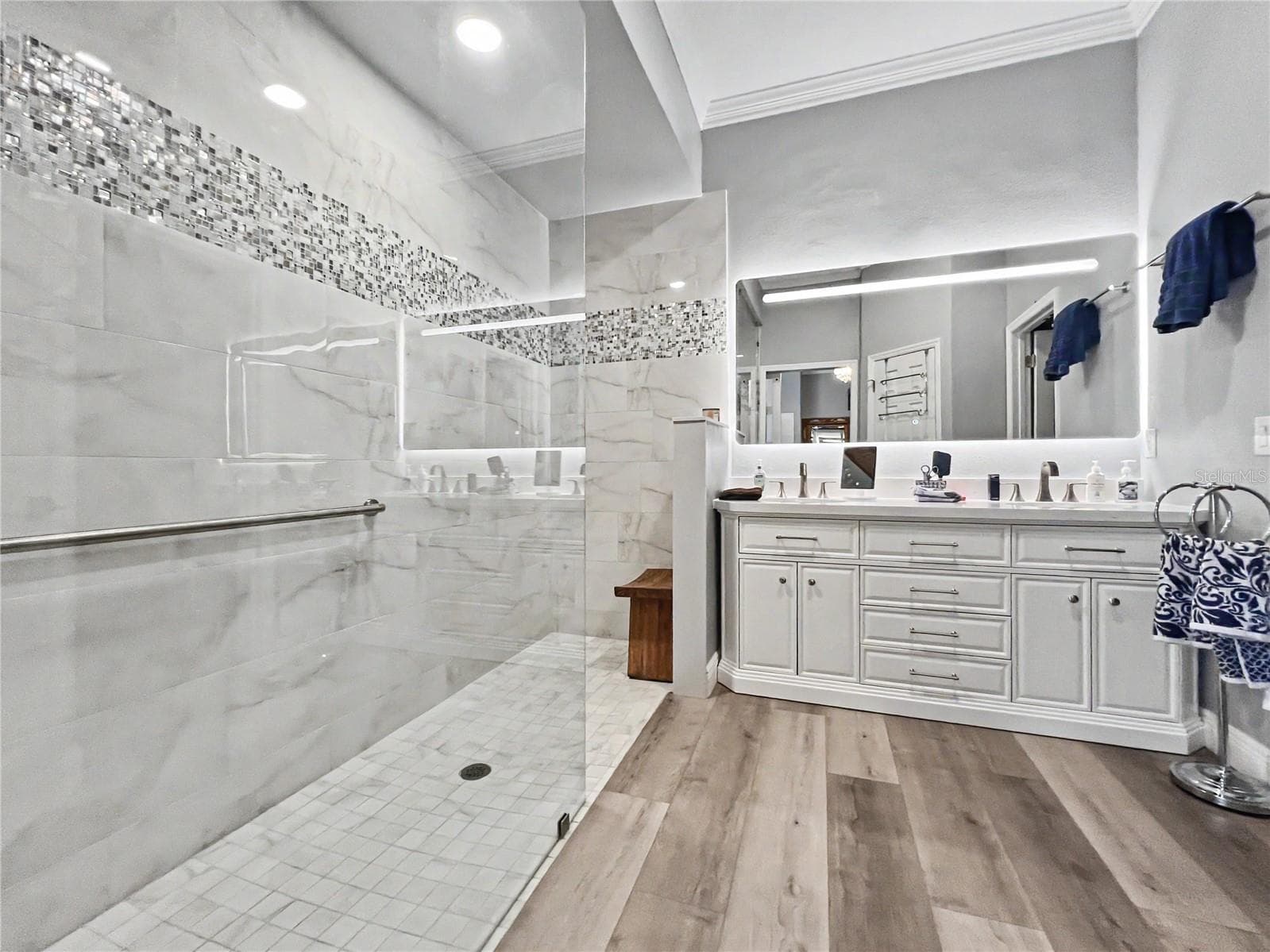 Primary bathroom (first floor) - 816 RUNNER OAK ST, CELEBRATION