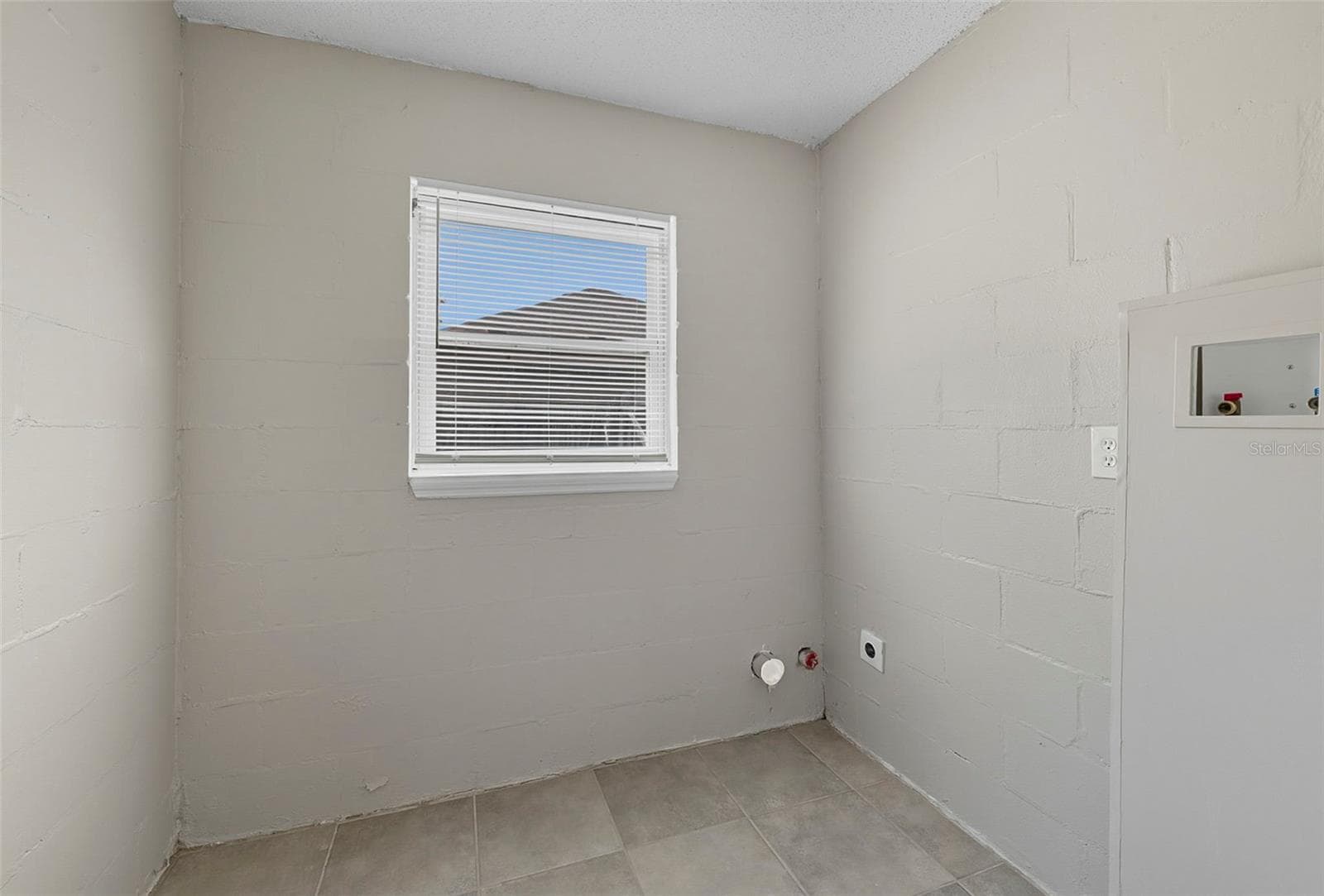 Single Family Residence at 28042 LOIS DR, TAVARES, photo 37 of 46
