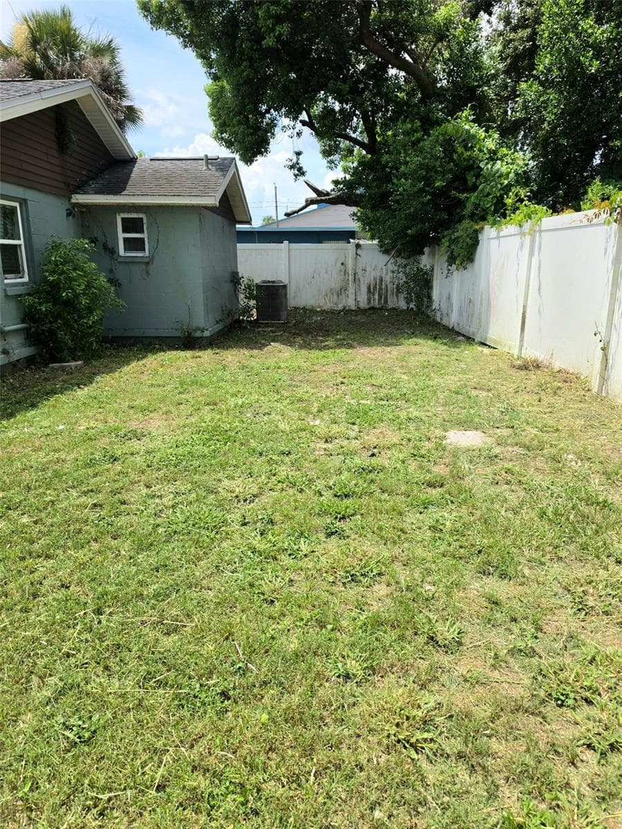 Single Family Residence at 709 E 119TH AVE, TAMPA, photo 17 of 23