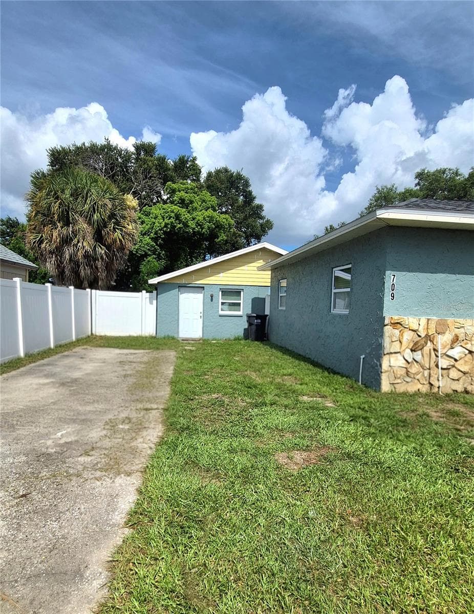 Single Family Residence at 709 E 119TH AVE, TAMPA, photo 20 of 23