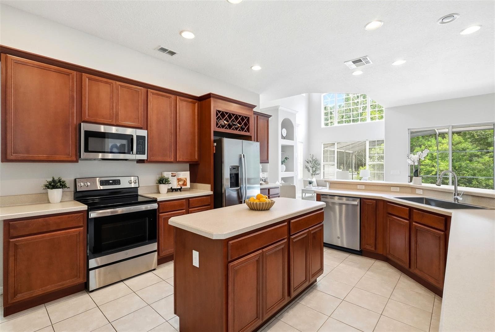 42-inch custom cabinetry - 2555 SAND ARBOR CIR, ORLANDO