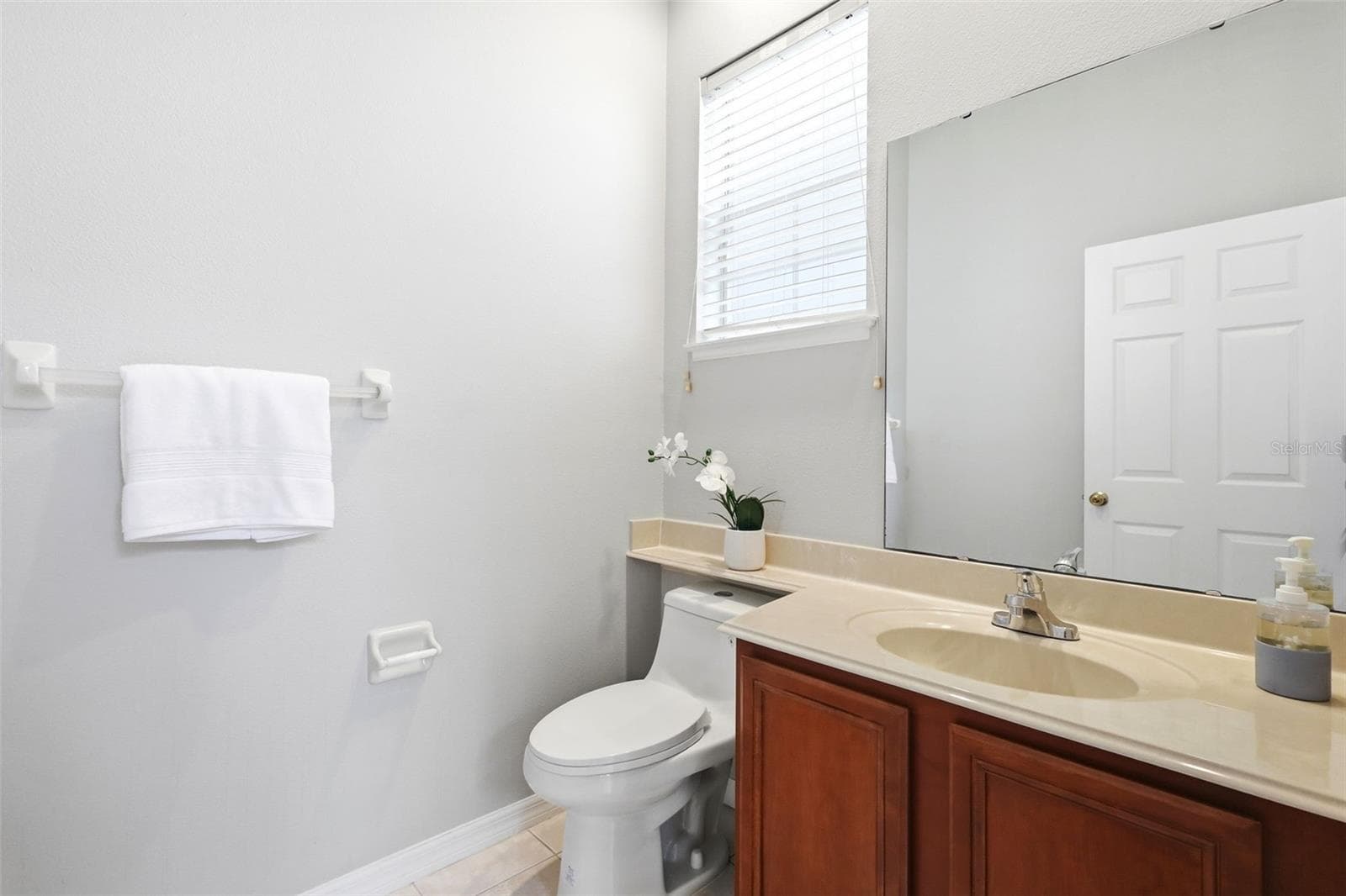 Half Bathroom 1st floor - 2555 SAND ARBOR CIR, ORLANDO