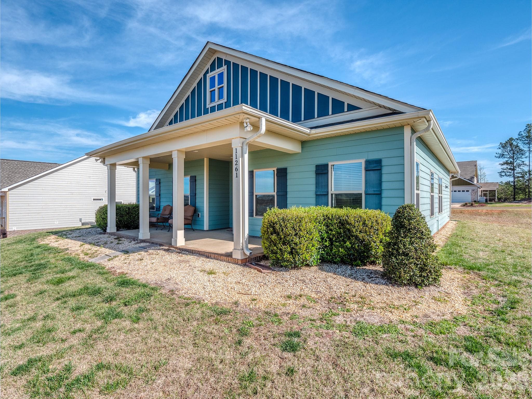 Large front porch overlooking Fishing Creek Lake - Lancaster