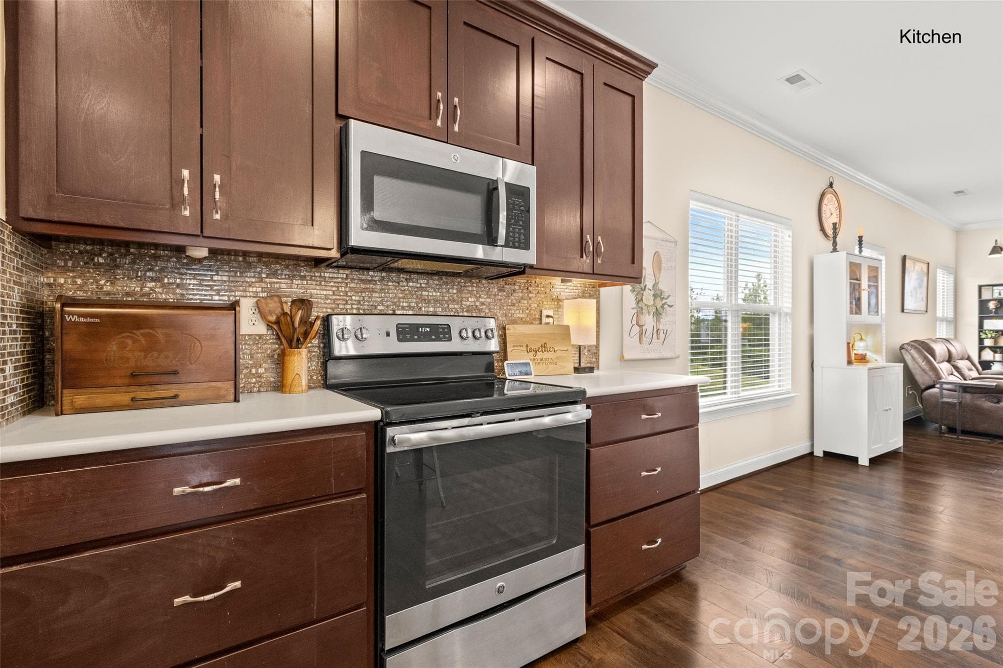 Single Family Residence at 11261 Island View Lane, Lancaster, photo 6 of 46