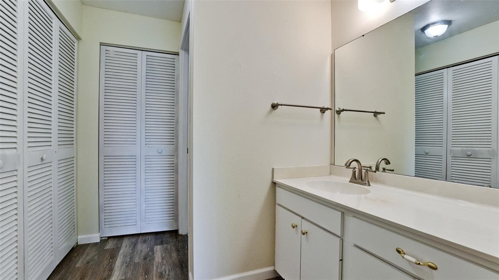 primary bath & dressing area - 507 LAKESIDE DR #507, BRADENTON