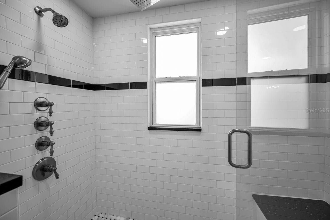 Up stairs guest bathroom. - 732 NE OAK ST, ST PETERSBURG