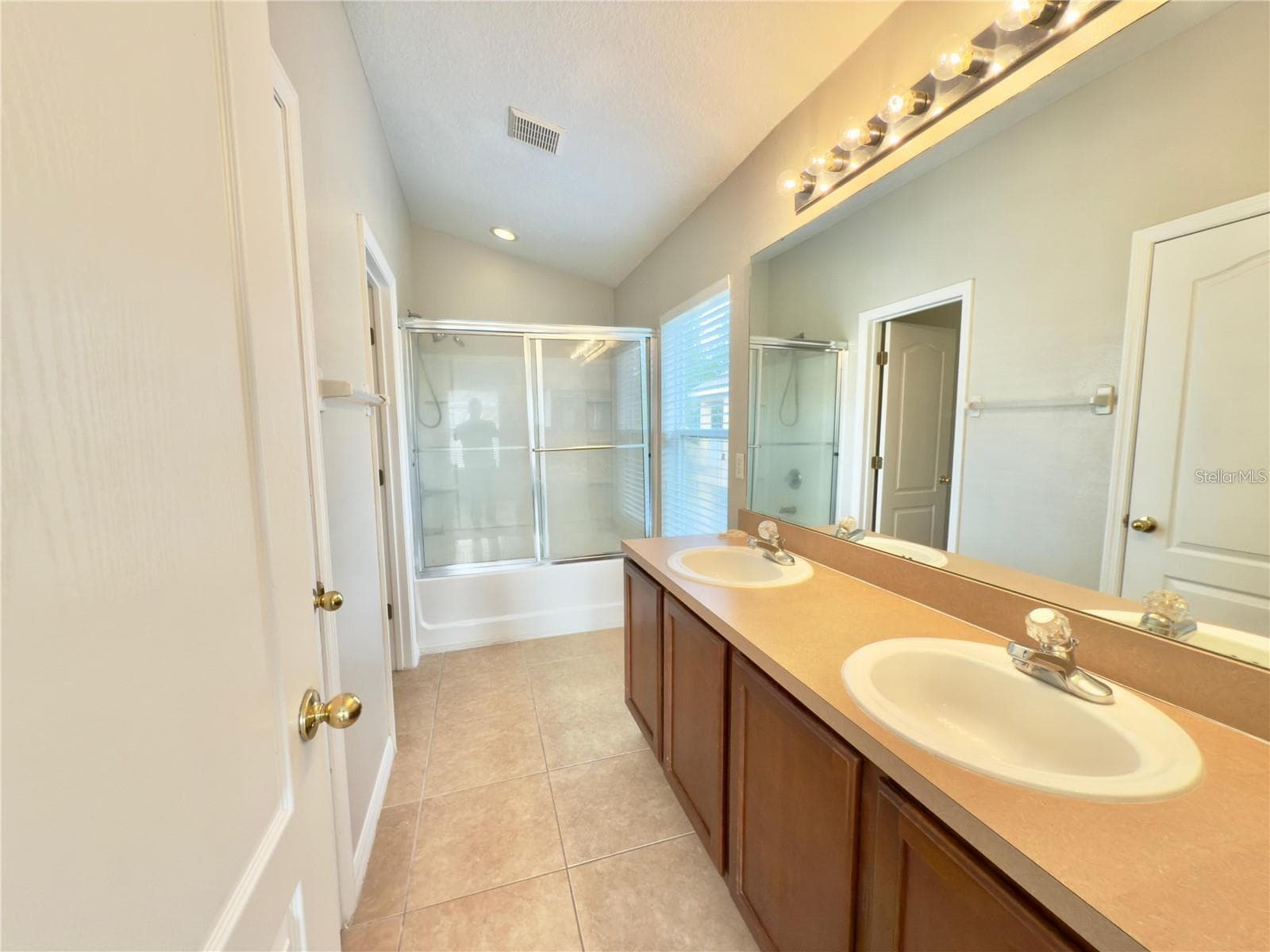 Condominium at 10238 CALA LILY TRL #S, ORLANDO, photo 9 of 18