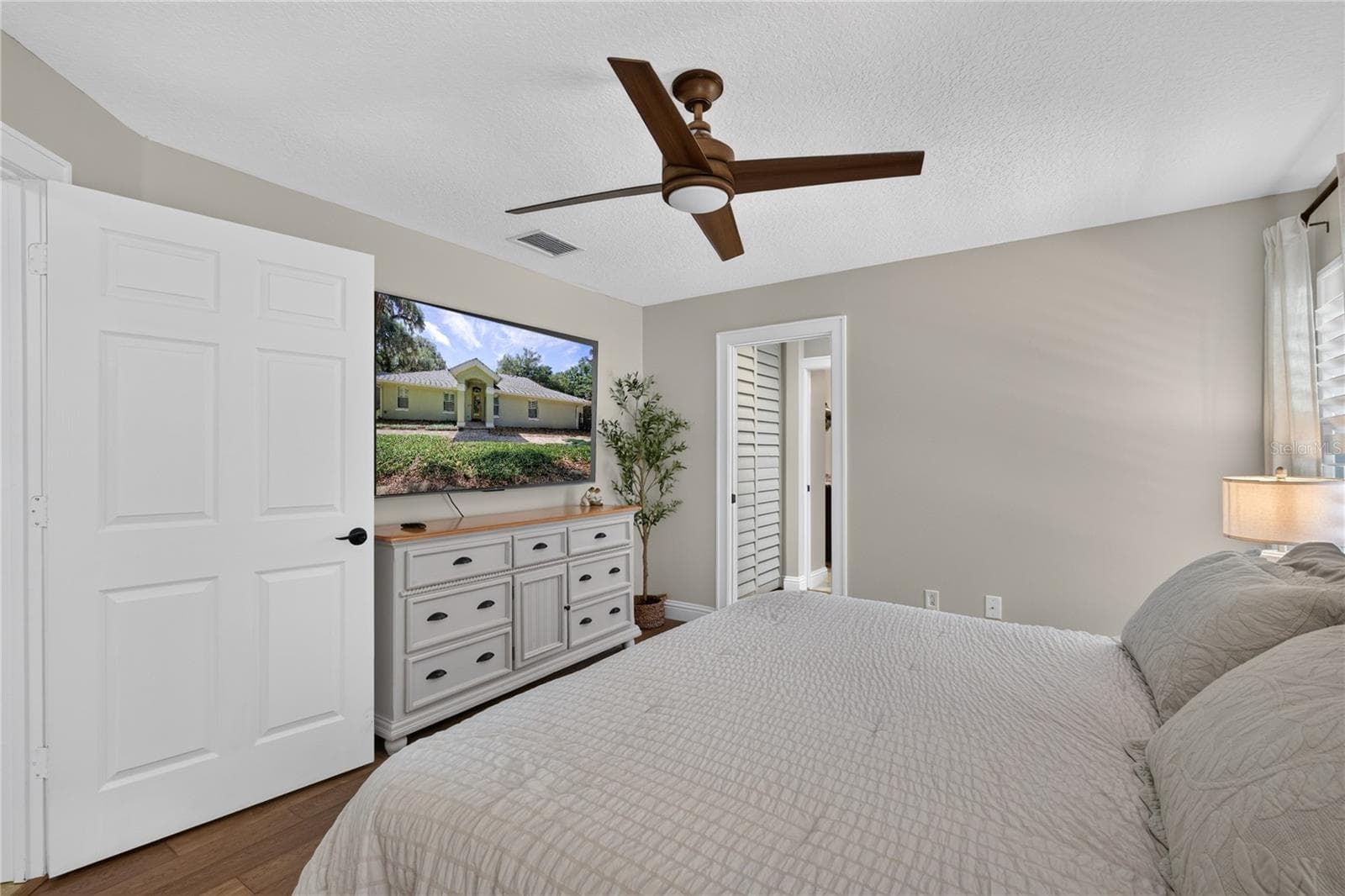 Single Family Residence at 16720 BEAUCLAIRE CT, TAVARES, photo 11 of 46