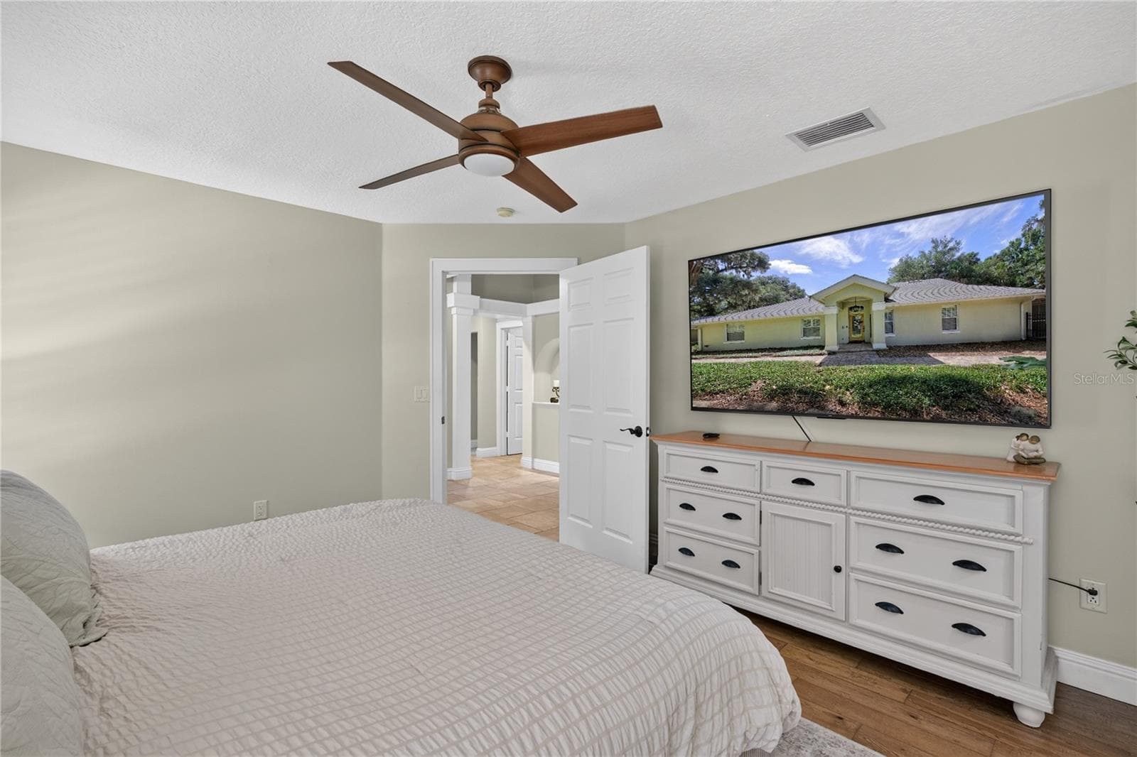 Single Family Residence at 16720 BEAUCLAIRE CT, TAVARES, photo 12 of 46