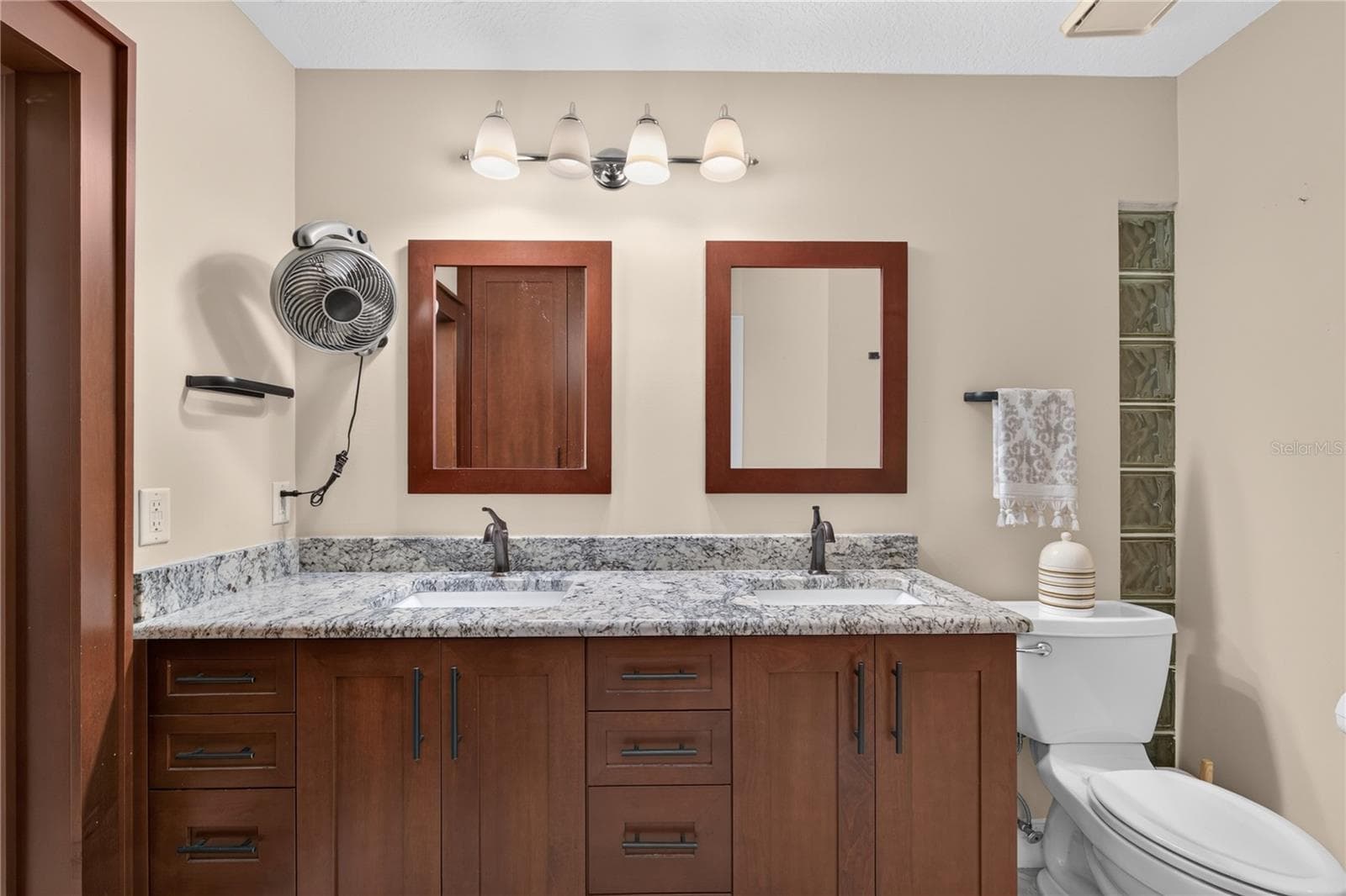 Single Family Residence at 16720 BEAUCLAIRE CT, TAVARES, photo 13 of 46