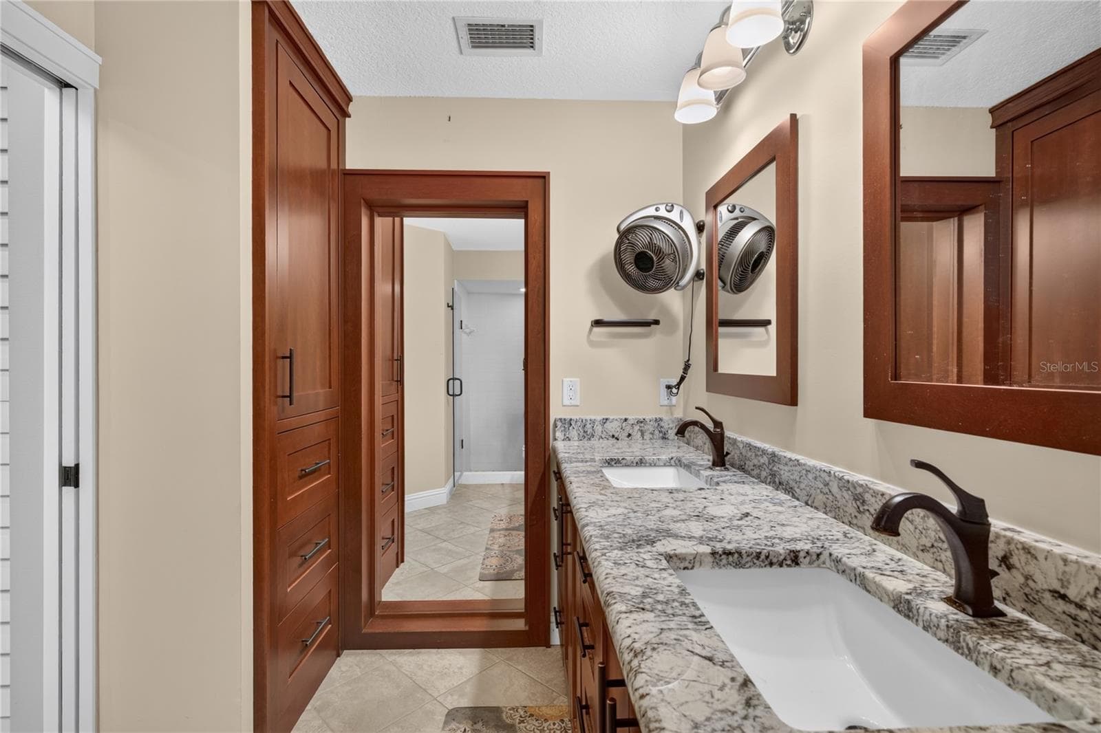 Single Family Residence at 16720 BEAUCLAIRE CT, TAVARES, photo 15 of 46