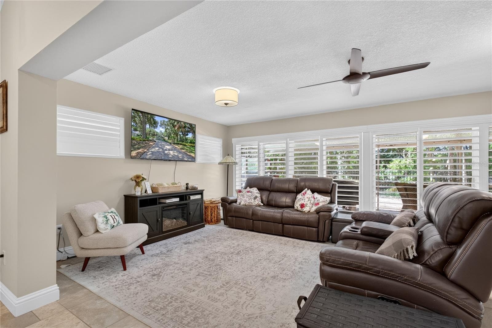 Single Family Residence at 16720 BEAUCLAIRE CT, TAVARES, photo 6 of 46