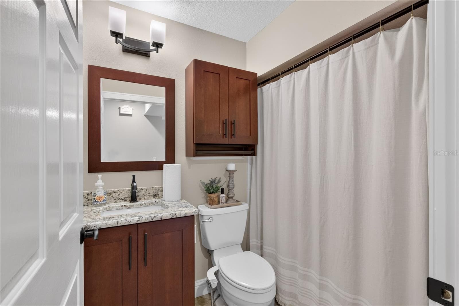 Single Family Residence at 16720 BEAUCLAIRE CT, TAVARES, photo 19 of 46