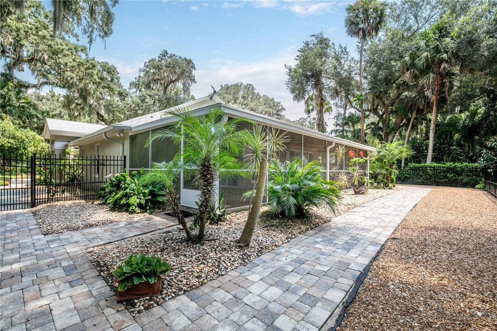 Single Family Residence at 16720 BEAUCLAIRE CT, TAVARES, photo 31 of 46