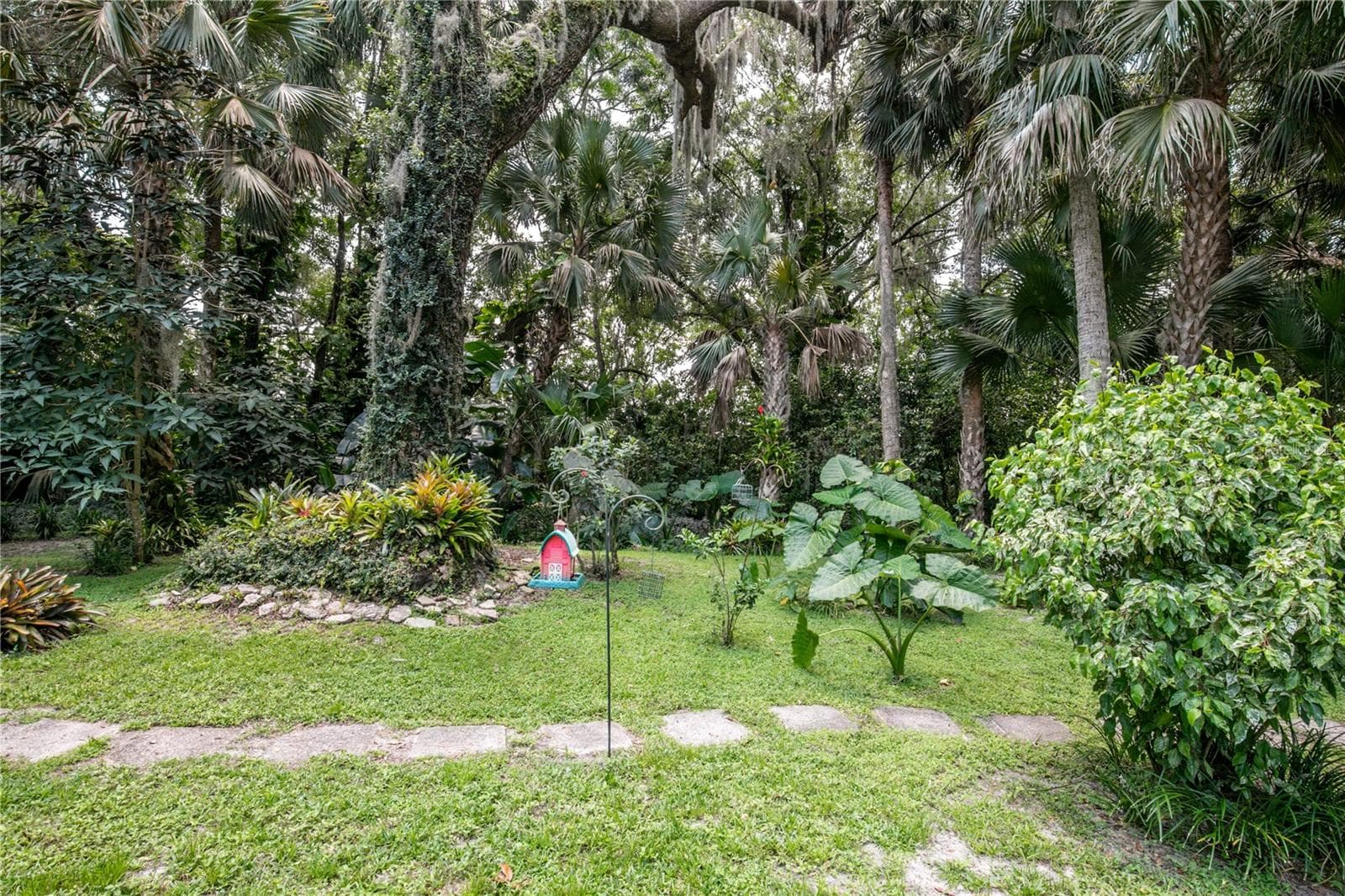 Single Family Residence at 16720 BEAUCLAIRE CT, TAVARES, photo 32 of 46