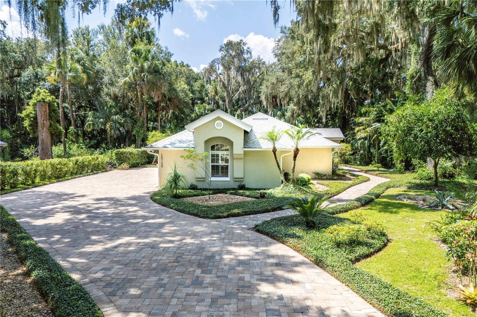 Single Family Residence at 16720 BEAUCLAIRE CT, TAVARES, photo 33 of 46