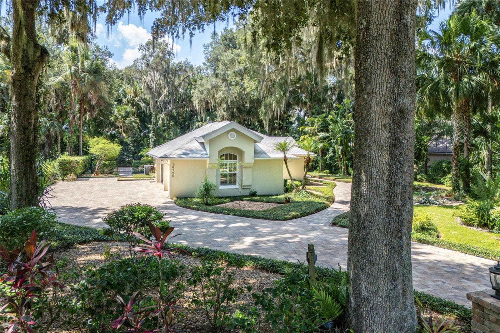 Single Family Residence at 16720 BEAUCLAIRE CT, TAVARES, photo 34 of 46