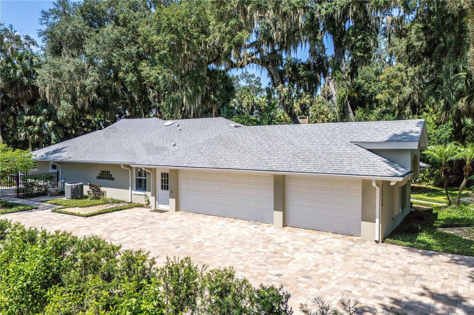 Single Family Residence at 16720 BEAUCLAIRE CT, TAVARES, photo 26 of 46
