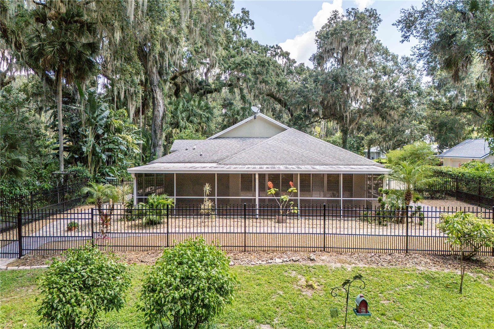 Single Family Residence at 16720 BEAUCLAIRE CT, TAVARES, photo 37 of 46