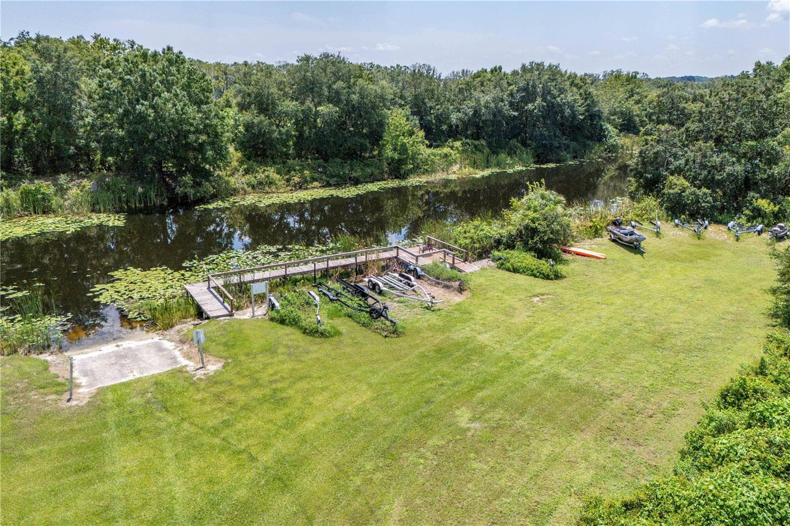 Single Family Residence at 16720 BEAUCLAIRE CT, TAVARES, photo 44 of 46
