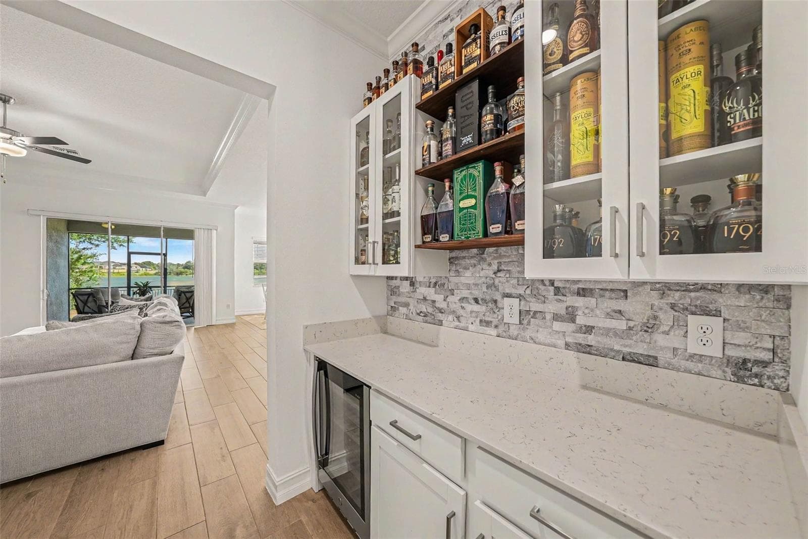 Dry bar complete with wine chiller too! - 12840 BERGSTROM BAY DR, RIVERVIEW