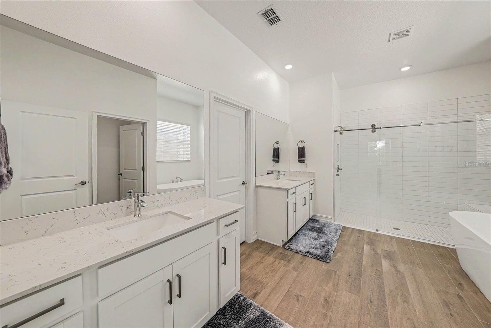 Upgrades galore! - 12840 BERGSTROM BAY DR, RIVERVIEW