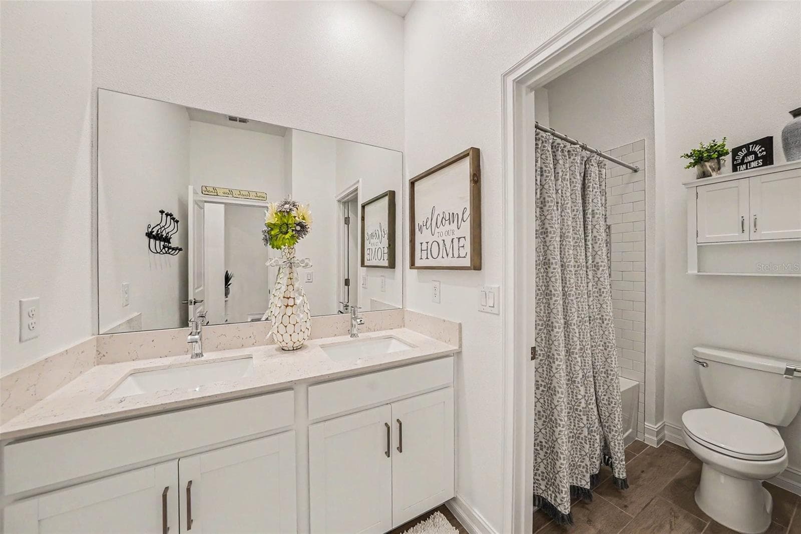 Guest bath spacious! - 12840 BERGSTROM BAY DR, RIVERVIEW