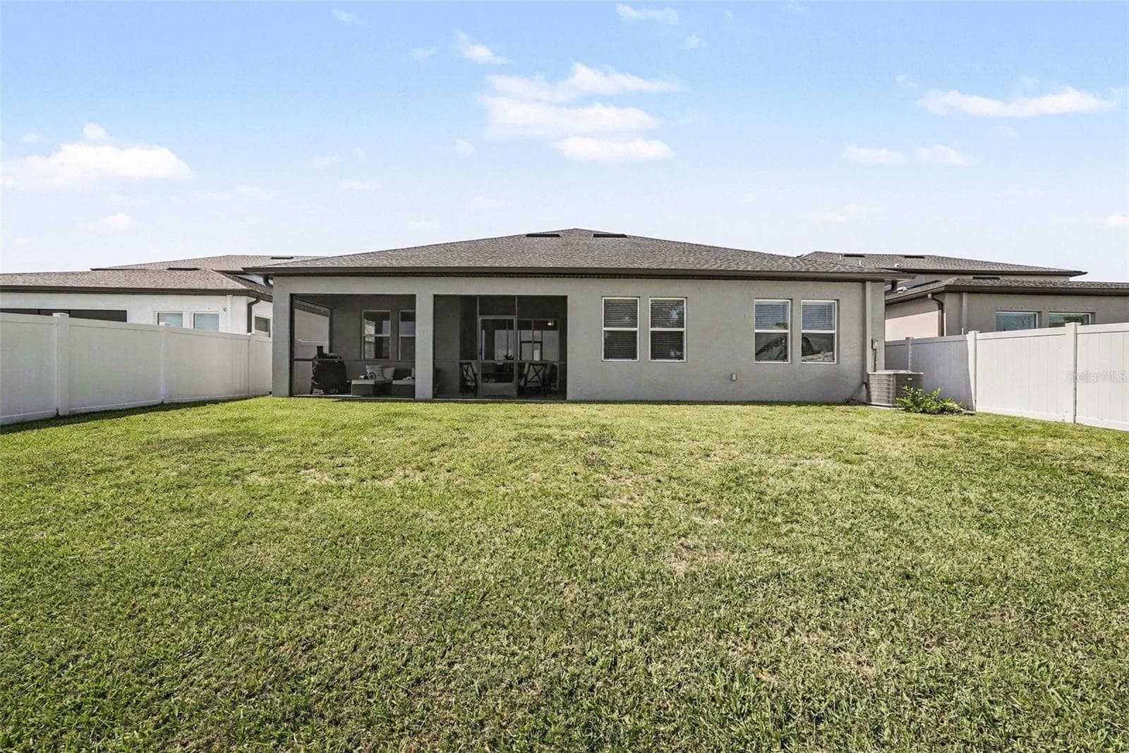 Oversized private fenced backyard! - 12840 BERGSTROM BAY DR, RIVERVIEW