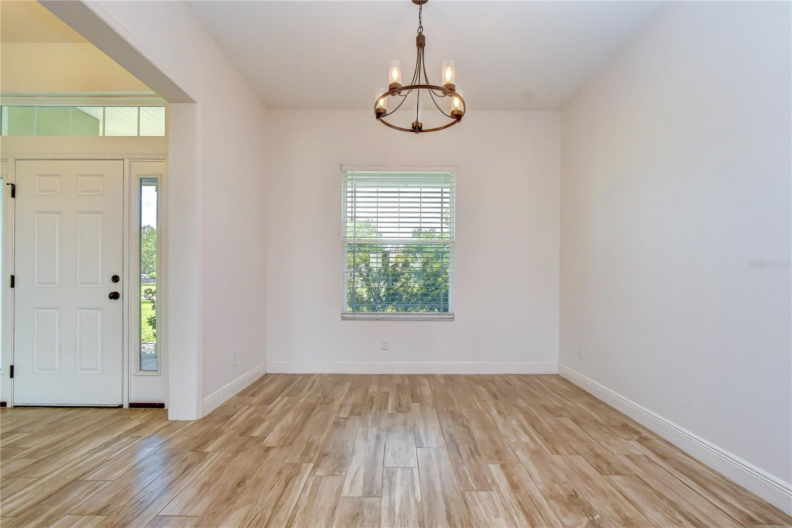 Open dining space integrated into the main living areas. - 4008 MCINTOSH ESTATES LN, PLANT CITY