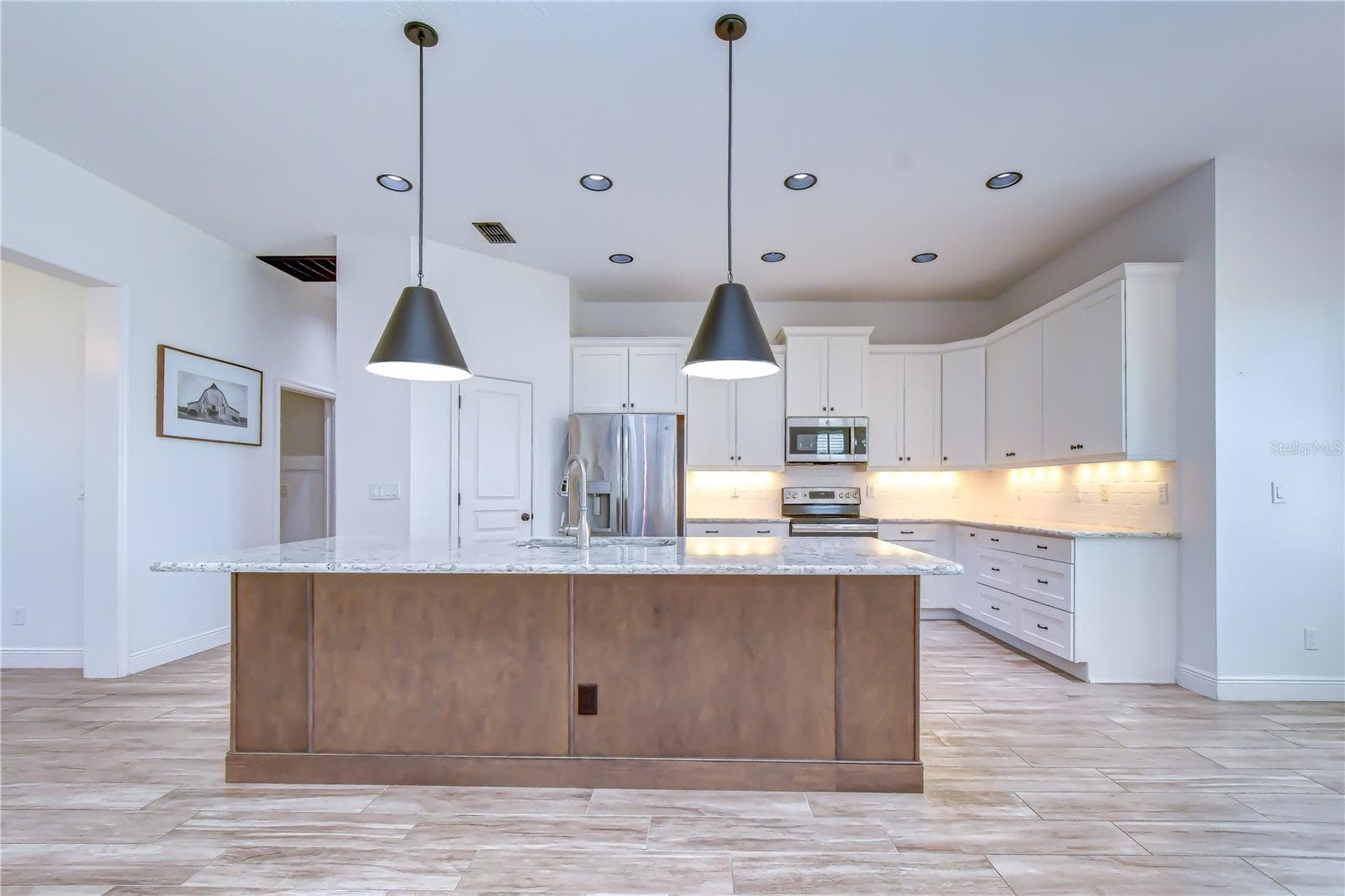 Stunning gourmet kitchen serving as the heart of the home. - 4008 MCINTOSH ESTATES LN, PLANT CITY