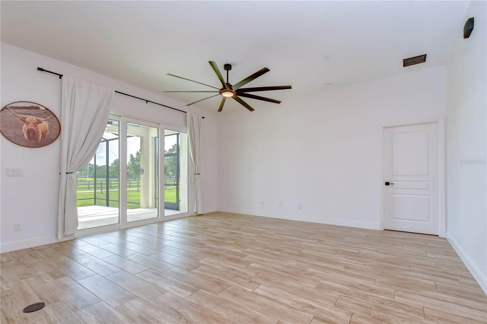Seamless connection between indoor living and outdoor spaces. - 4008 MCINTOSH ESTATES LN, PLANT CITY