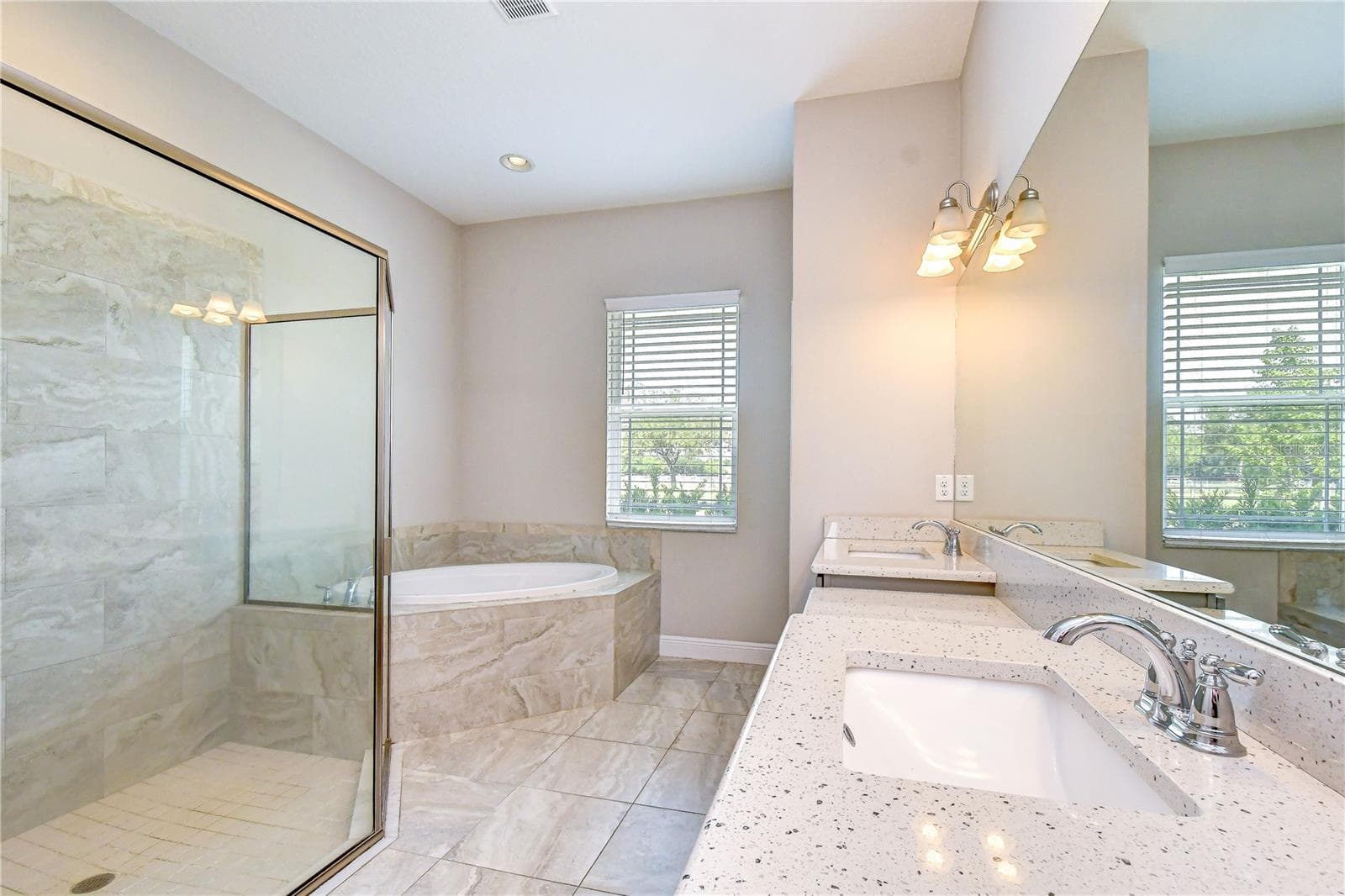 Luxurious en-suite bath with upscale finishes. - 4008 MCINTOSH ESTATES LN, PLANT CITY