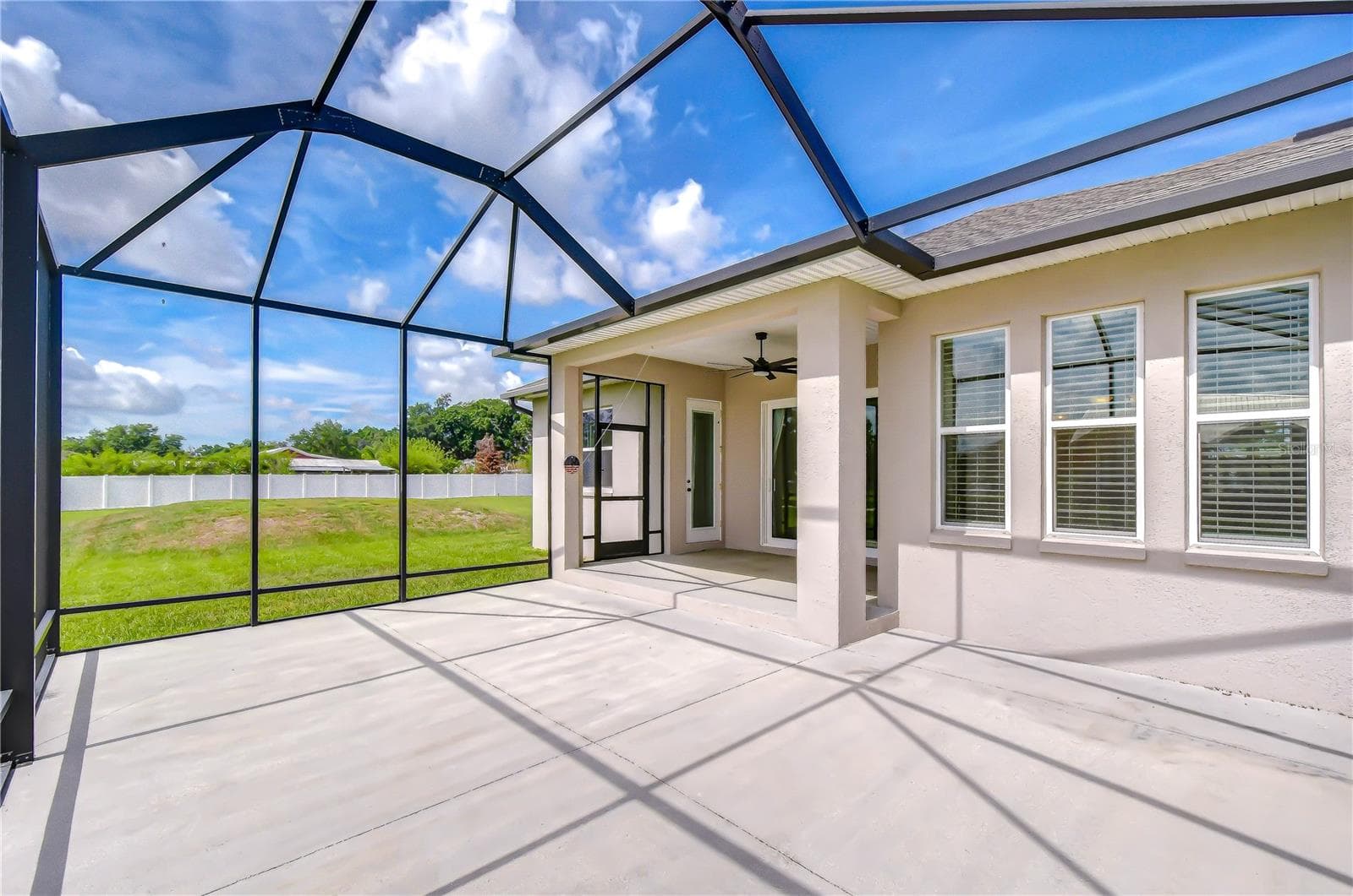 Covered screened lanai overlooking the expansive backyard. - 4008 MCINTOSH ESTATES LN, PLANT CITY