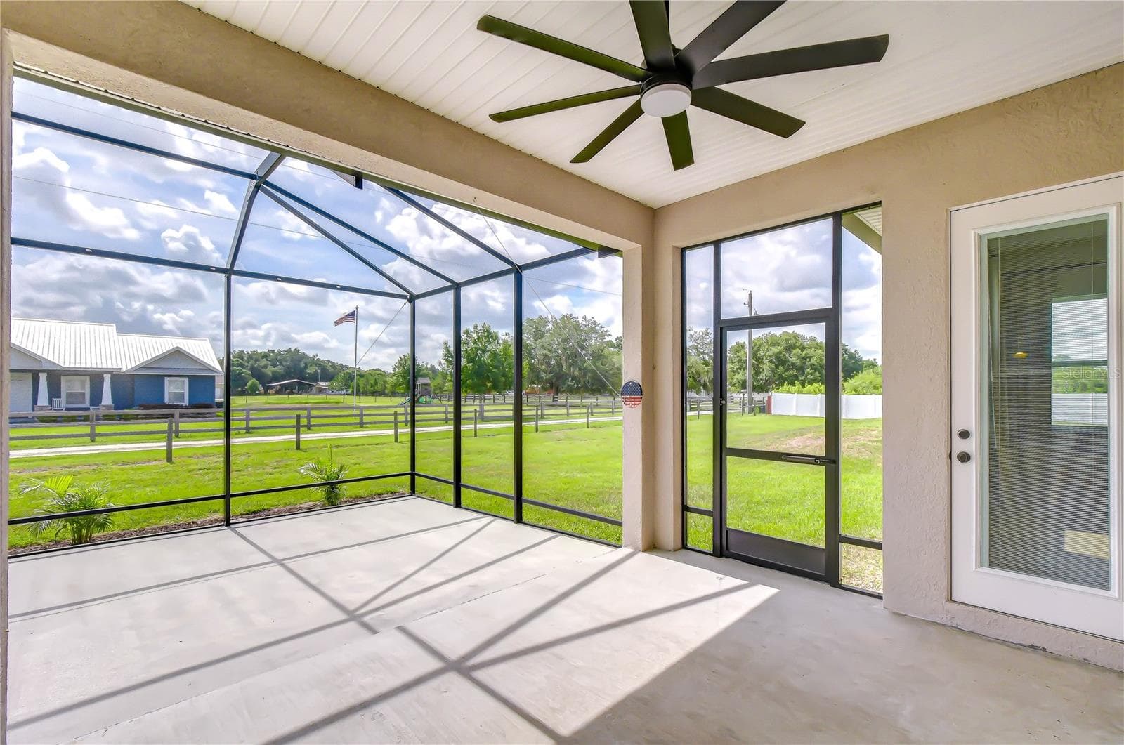 Ideal outdoor living space for relaxing and entertaining. - 4008 MCINTOSH ESTATES LN, PLANT CITY
