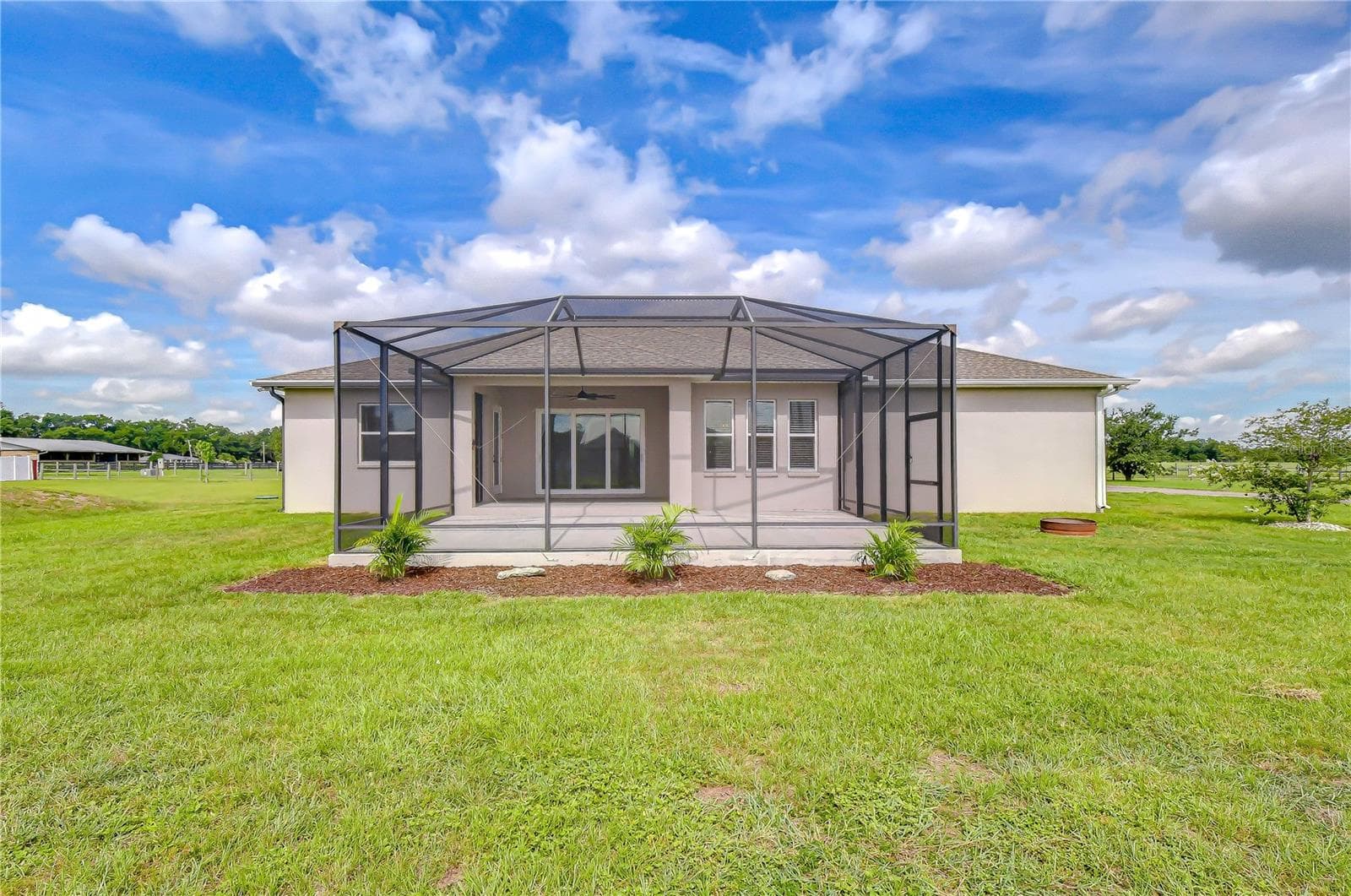 Massive fenced yard with endless opportunities for customization. - 4008 MCINTOSH ESTATES LN, PLANT CITY
