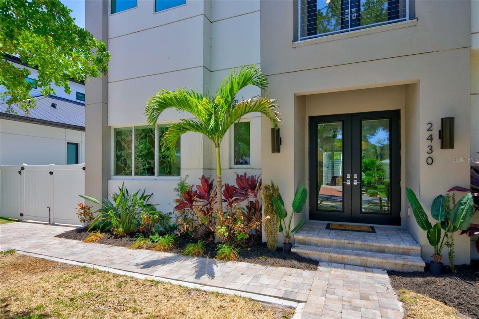 Single Family Residence at 2430 FLOYD ST, SARASOTA, photo 7 of 90