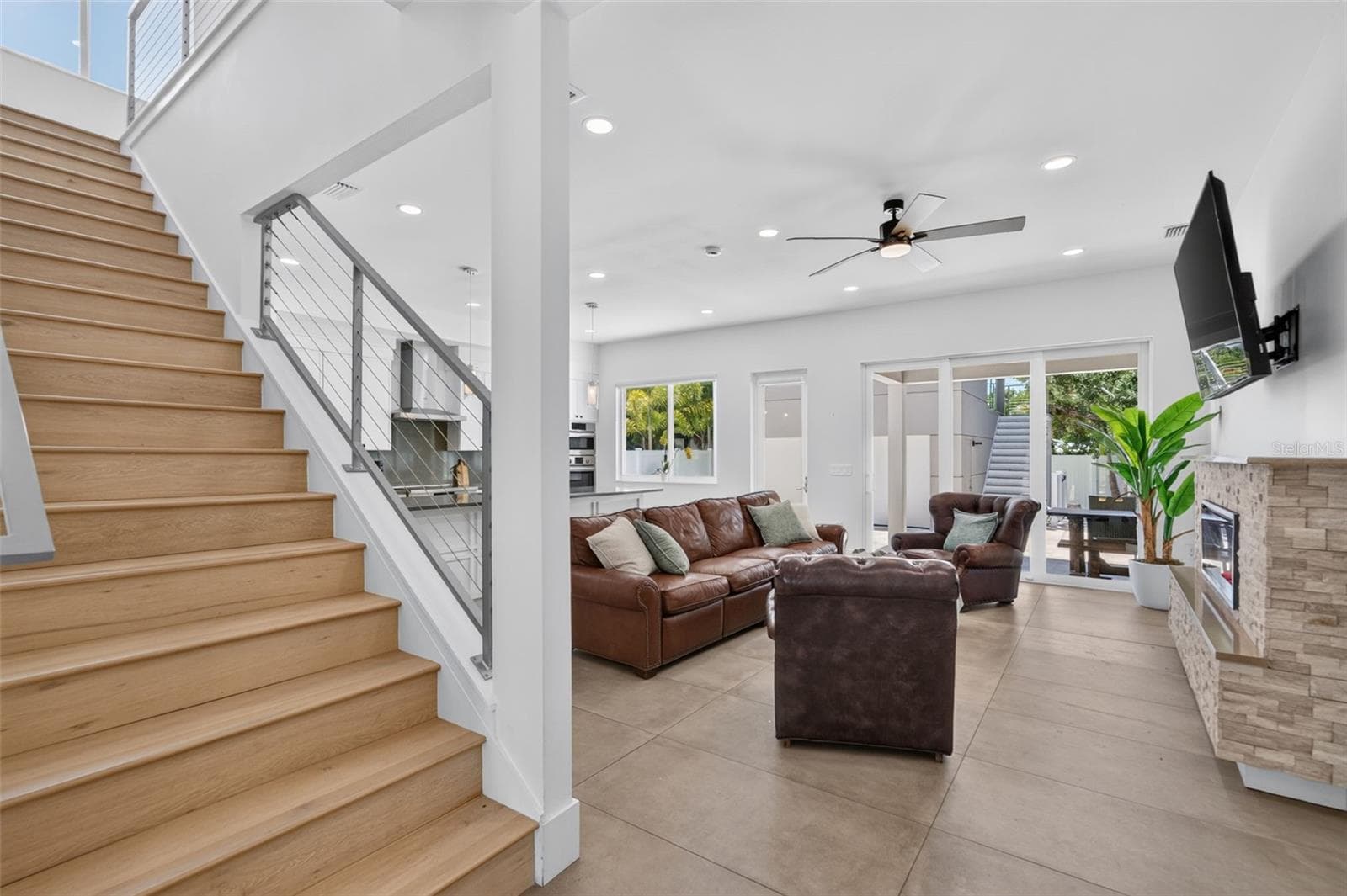 Single Family Residence at 2430 FLOYD ST, SARASOTA, photo 9 of 90