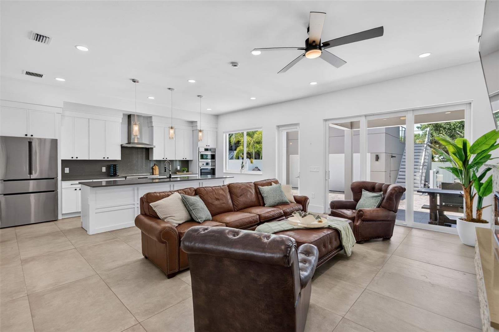 Single Family Residence at 2430 FLOYD ST, SARASOTA, photo 10 of 90
