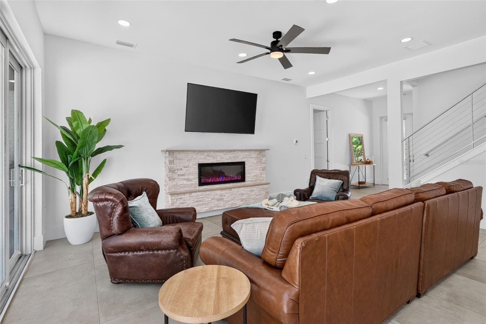 Single Family Residence at 2430 FLOYD ST, SARASOTA, photo 14 of 90