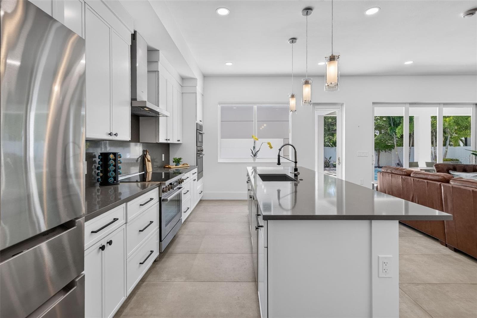 Single Family Residence at 2430 FLOYD ST, SARASOTA, photo 17 of 90