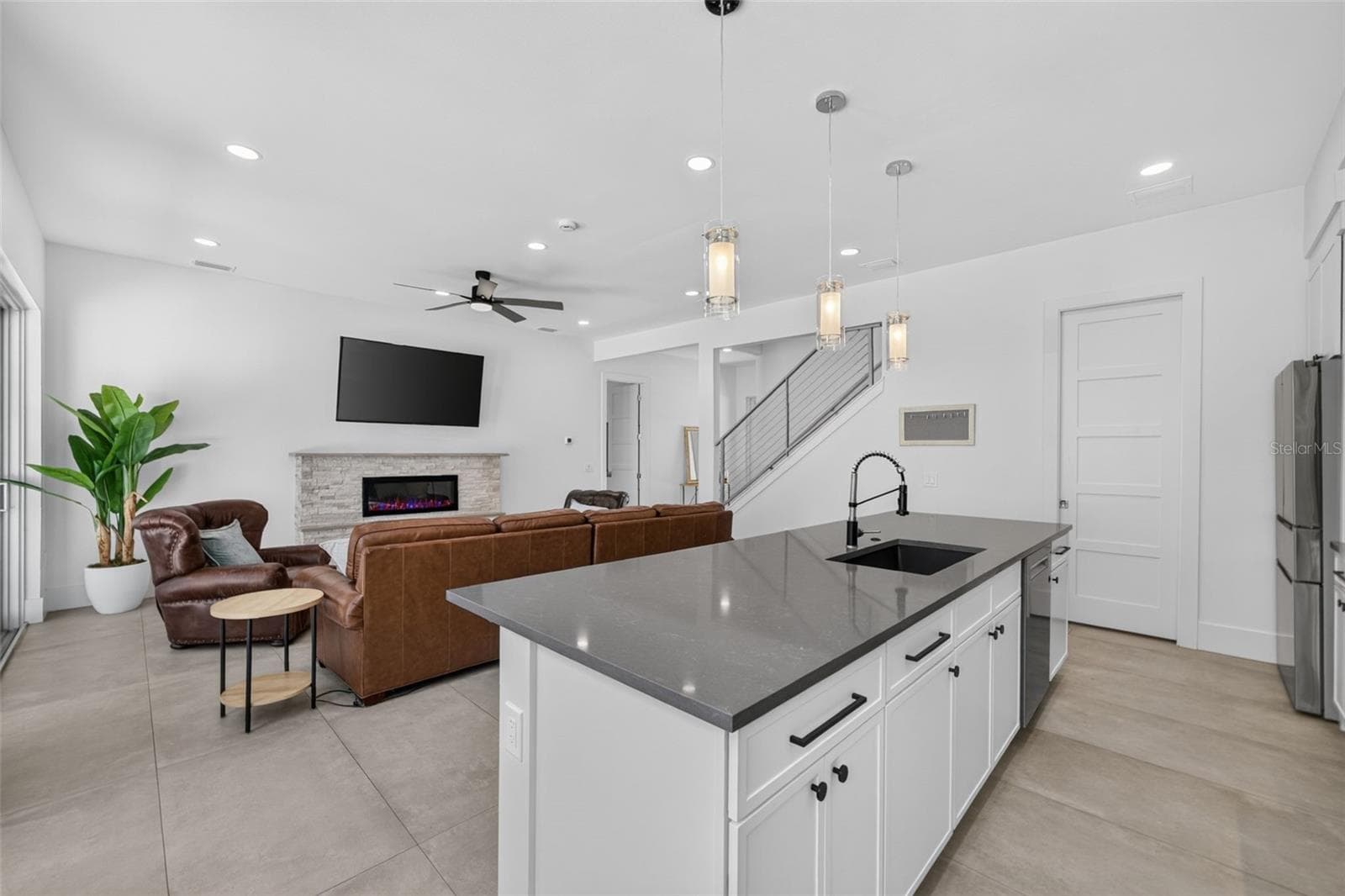 Single Family Residence at 2430 FLOYD ST, SARASOTA, photo 19 of 90
